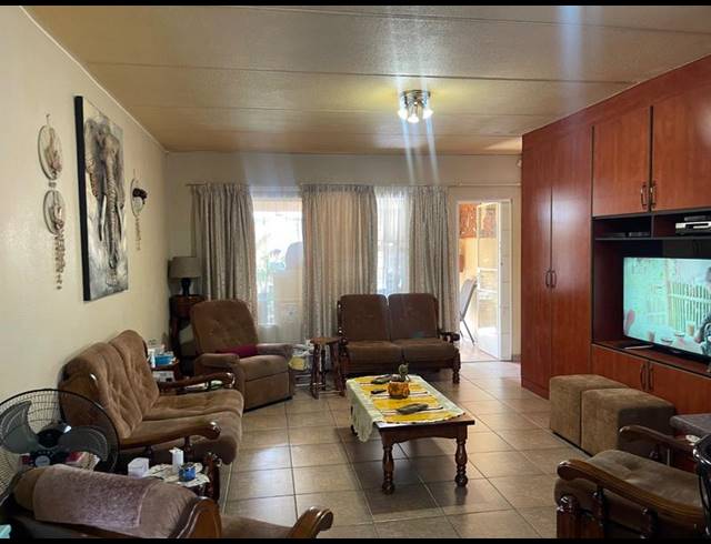 2 BEDROOM PROPERTY TO RENT IN VANDERBIJLPARK SE 2